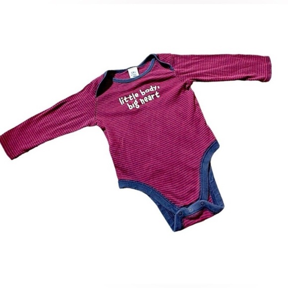 Old Navy “little body, big heart” onsie size 6-12 mo. - Picture 1 of 5